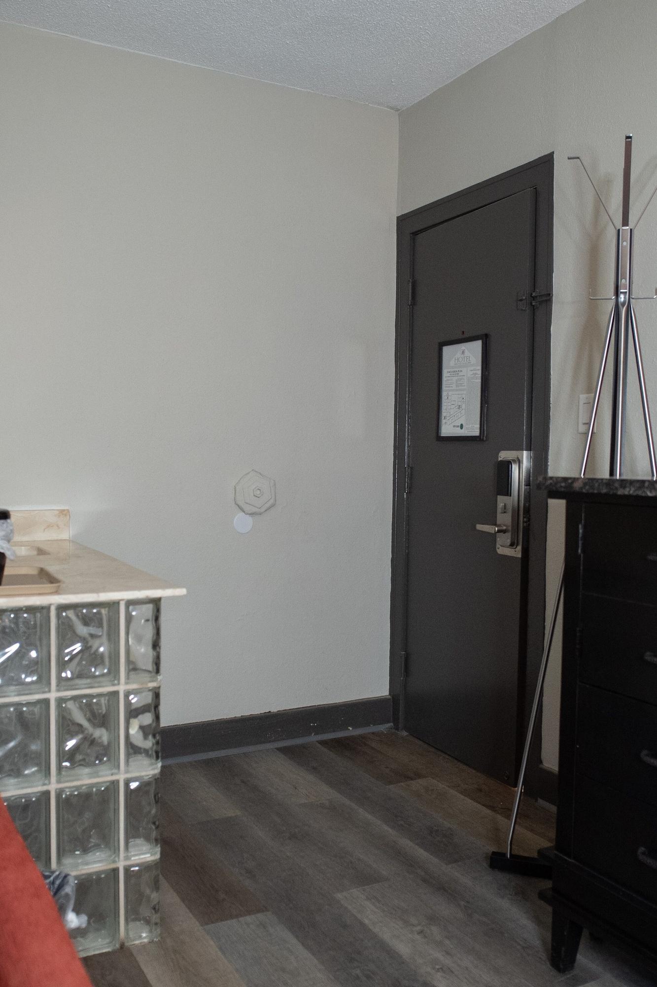 Americas Best Value Inn Dearborn Bagian luar foto