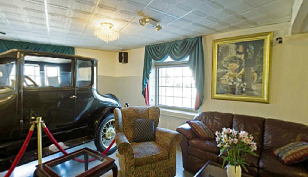 Americas Best Value Inn Dearborn Bagian luar foto